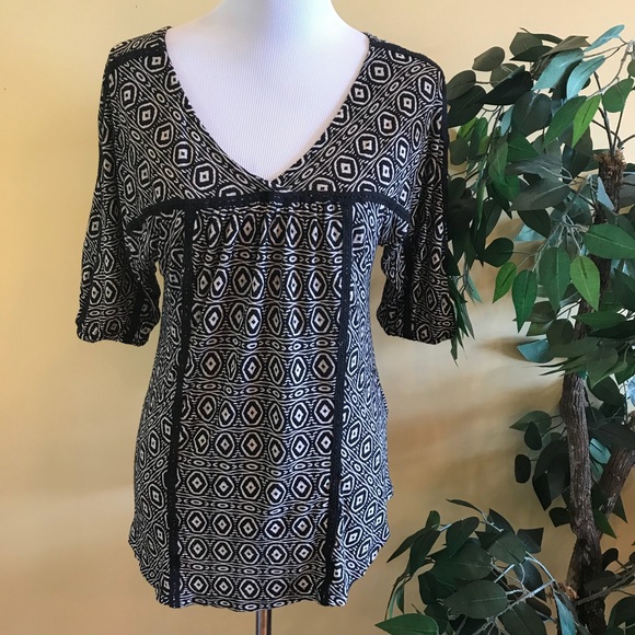 Lucky Brand Tops - ❤️ 5/25 Lucky Brand V Neck Blouse Black & Gray